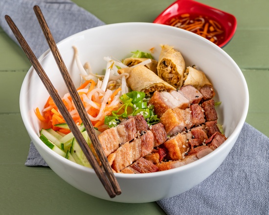 AcaciaViet'sTakeaway_NoodleSaladCrispyPorkBelly_550x440 Acacia Viet's Takeaway Noodle Salad