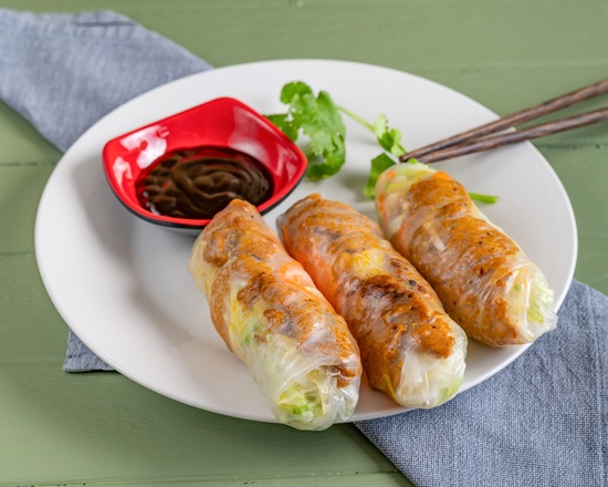 AcaciaViet'sTakeaway_RicePaperRolllemongrassBeef_550x440